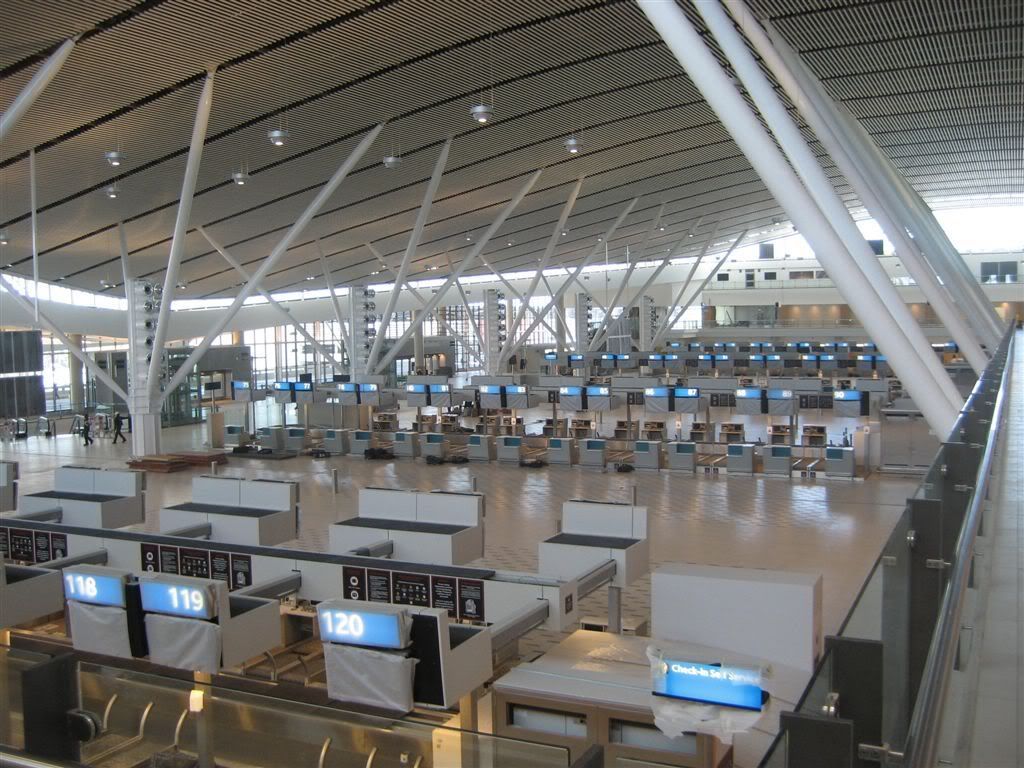 CT_Airport_departure_hall.jpg