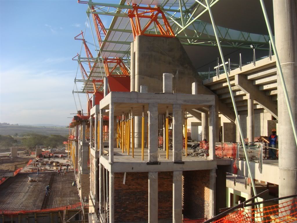 http://i443.photobucket.com/albums/qq159/tadpolefarm/Mbombela%20Stadium/DSC09067.jpg