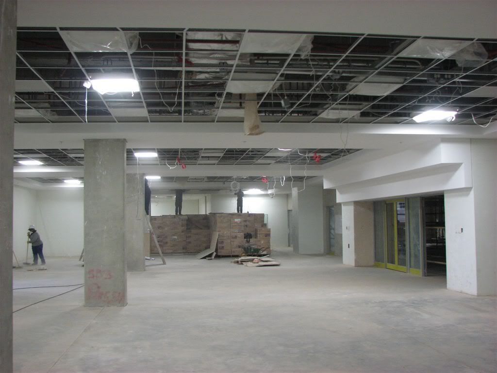 http://i443.photobucket.com/albums/qq159/tadpolefarm/Peter%20Mokaba%20Stadium/IMG_8725.jpg