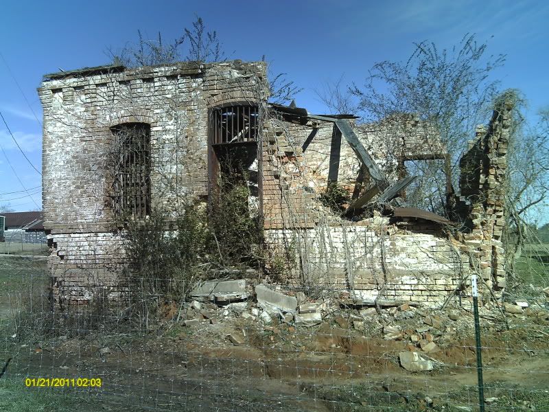 IMAGE: http://i443.photobucket.com/albums/qq160/glocksrus/jail008.jpg