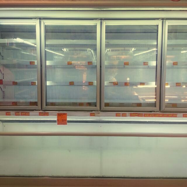  photo 04-emptyfridge.jpg